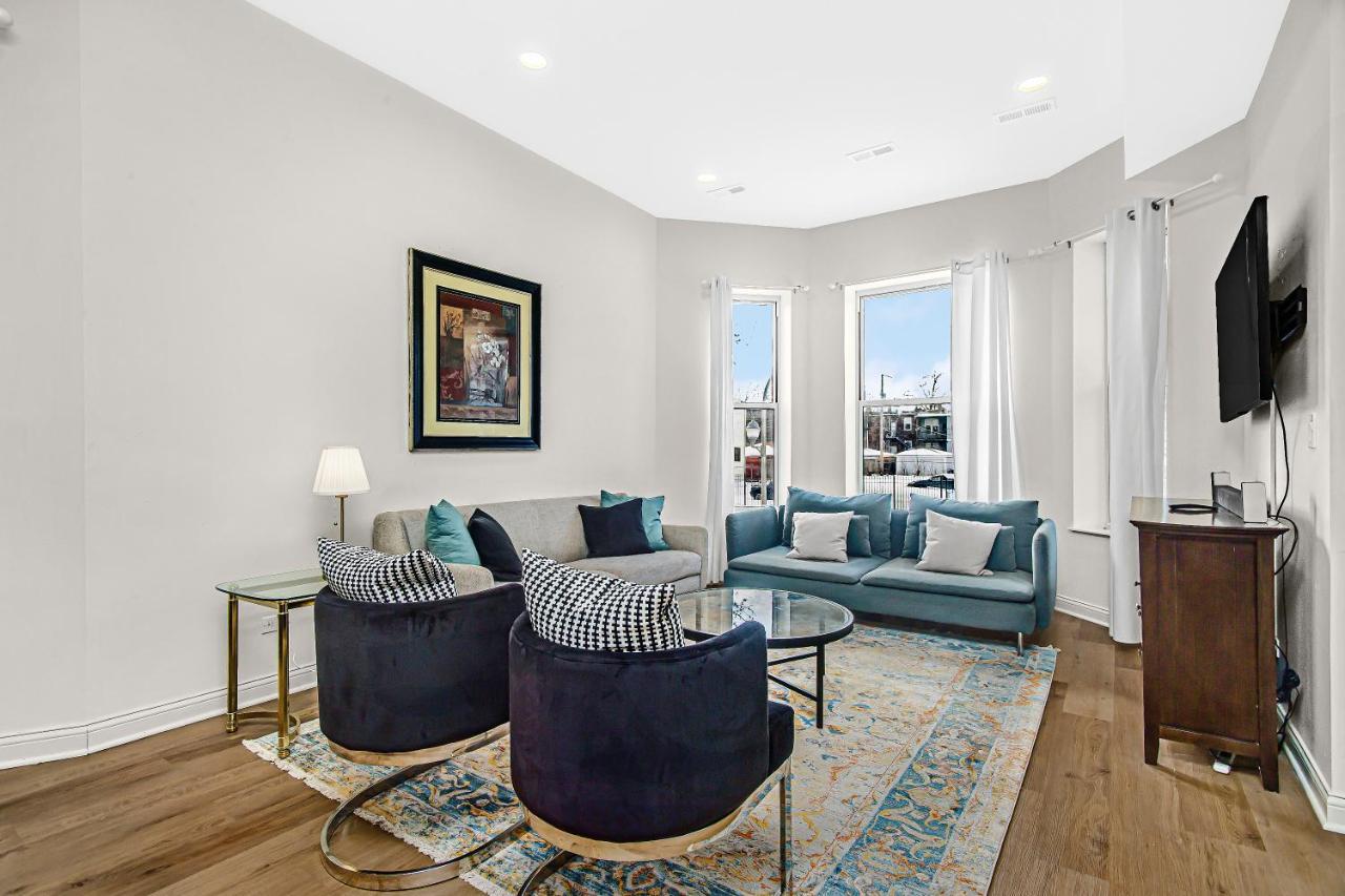 Modern 4Br Just A Block From Cta Pink Line With Pool Table Free Parking Leilighet Chicago Eksteriør bilde