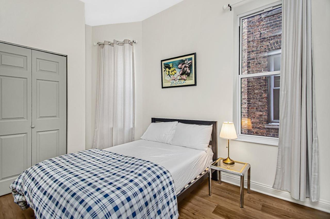 Modern 4Br Just A Block From Cta Pink Line With Pool Table Free Parking Leilighet Chicago Eksteriør bilde