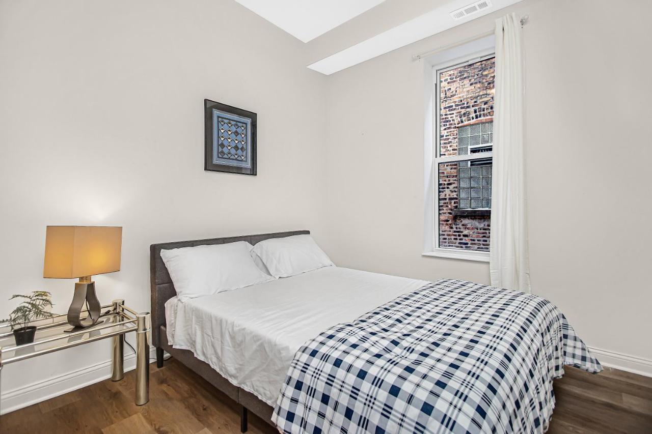 Modern 4Br Just A Block From Cta Pink Line With Pool Table Free Parking Leilighet Chicago Eksteriør bilde